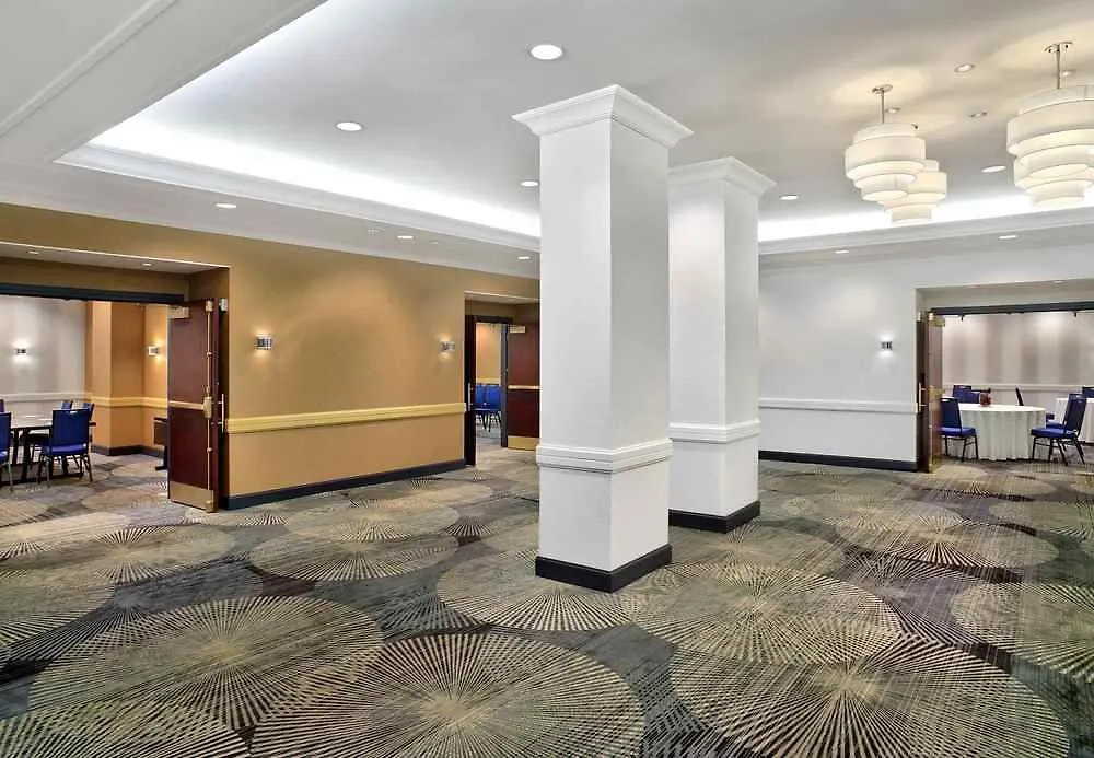 Hotel Courtyard By Marriott Toronto Downtown 3*,