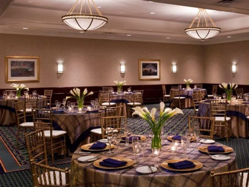 Hotel Courtyard By Marriott Toronto Downtown 3*,  Canadá